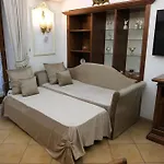 La Bella Di Adriana Nyaraló