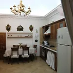 La Bella Di Adriana Nyaraló Nápoly