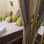 La Bella Di Adriana Nyaraló Nápoly